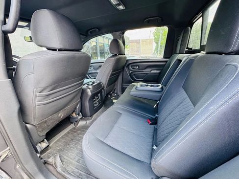 Used 2019 Nissan Titan SV w/ SV Convenience Package image 15