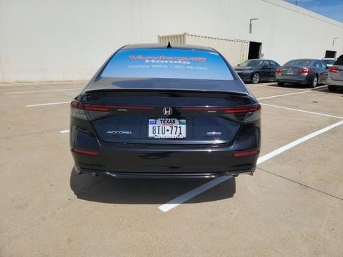 Used 2025 Honda Accord Sport image 4