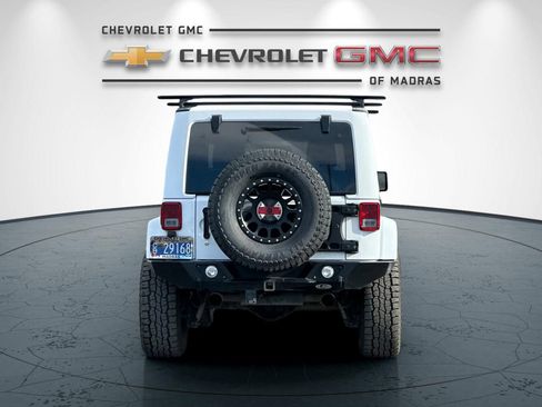 Used 2017 Jeep Wrangler Unlimited Rubicon w/ Connectivity Group image 4