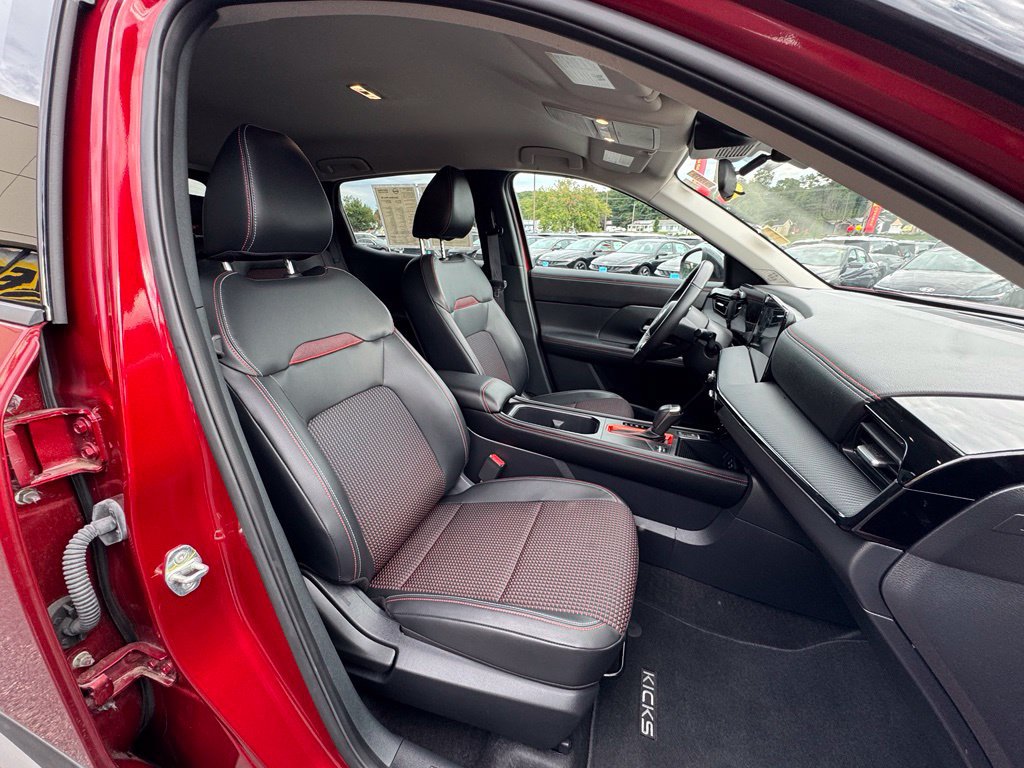 Used 2025 Nissan Kicks SR AWD/4WD image 24
