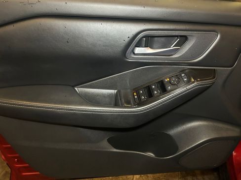 Used 2025 Nissan Rogue SV AWD/4WD image 22