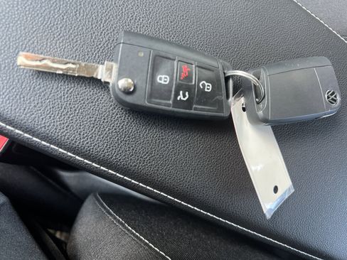 Certified 2025 Volkswagen Jetta S image 32