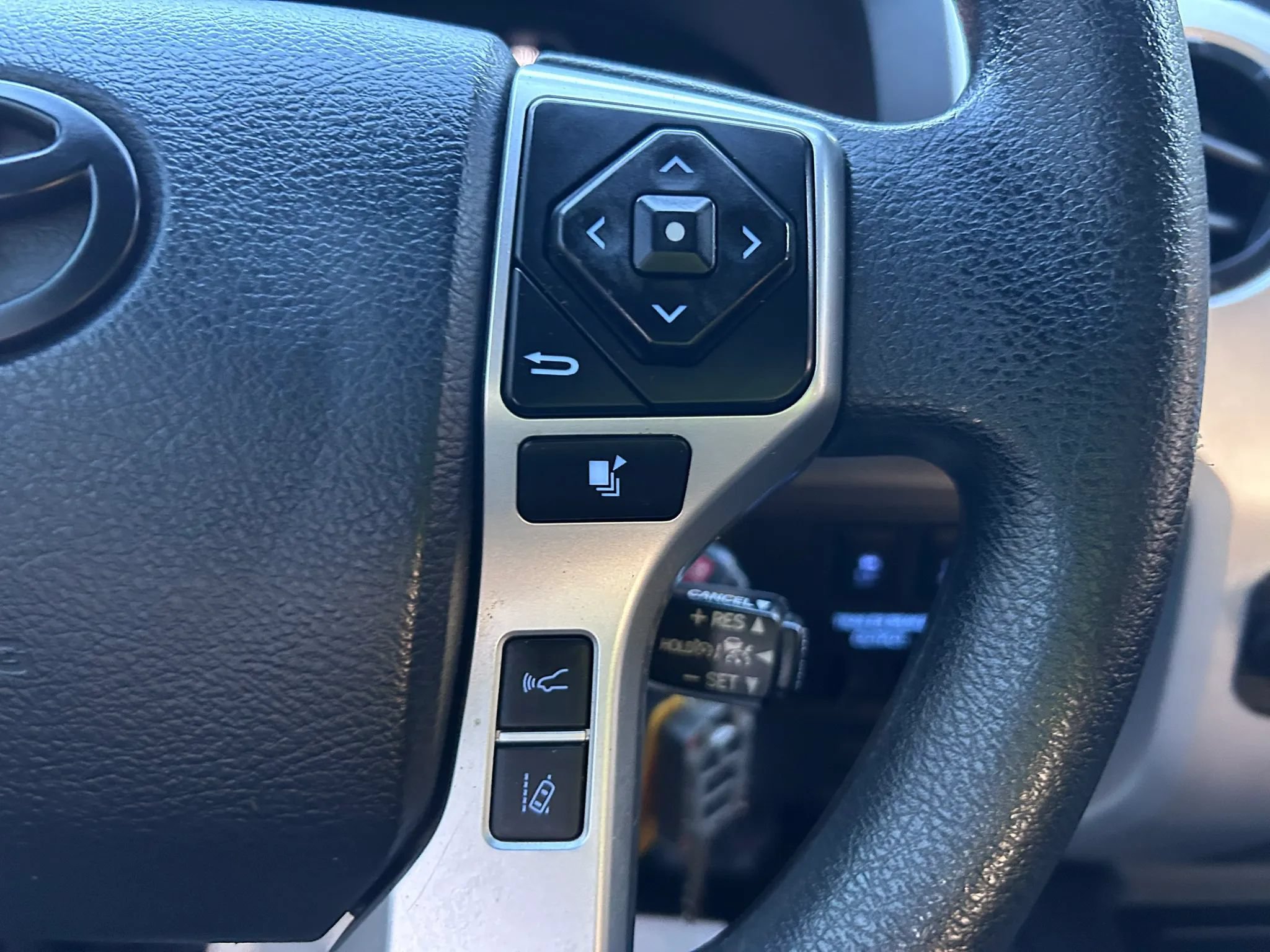Used 2018 Toyota Tundra SR5 w/ SR5 Upgrade Package RWD image 42