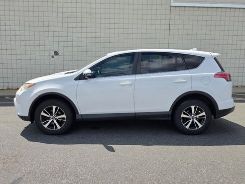 Used 2018 Toyota RAV4 XLE FWD image 4