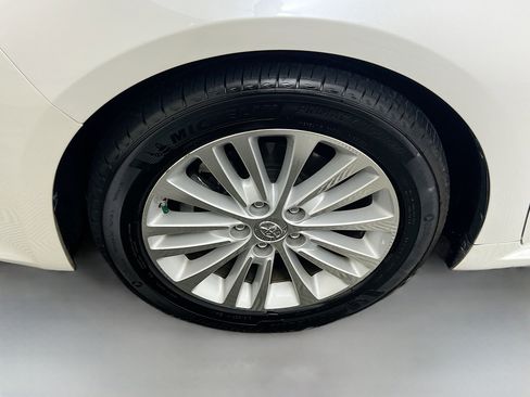 Used 2015 Toyota Avalon Limited image 9