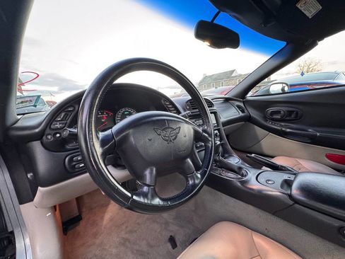 Used 2004 Chevrolet Corvette Convertible w/ Preferred Equipment Group image 19