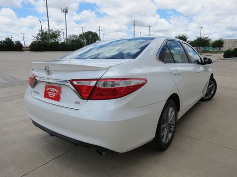Used 2015 Toyota Camry SE FWD image 6