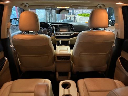 Used 2018 Toyota Highlander Limited image 16
