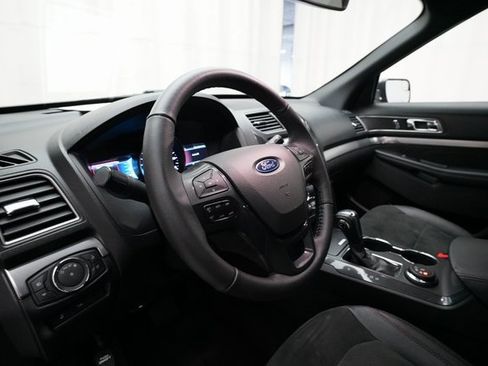 Used 2018 Ford Explorer XLT w/ Equipment Group 202A image 8