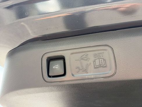 Used 2023 Ford Expedition Limited RWD image 8