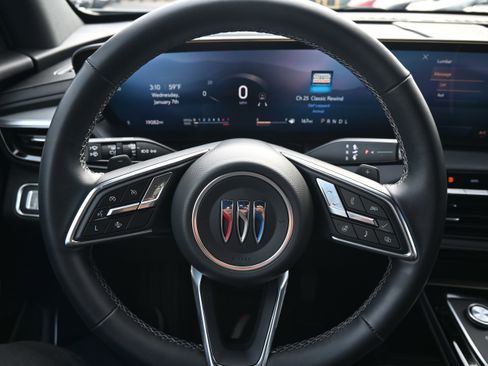 Used 2025 Buick Enclave Avenir image 18