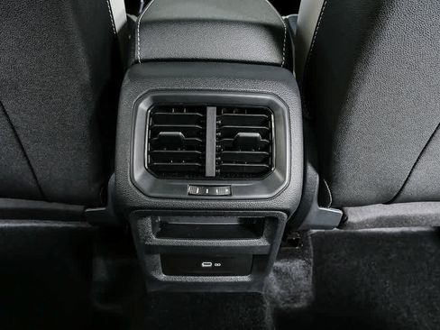 Certified 2025 Volkswagen Taos SE w/ Panoramic Sunroof Package FWD image 22