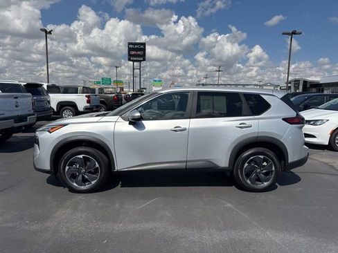 Used 2024 Nissan Rogue SV AWD/4WD image 8