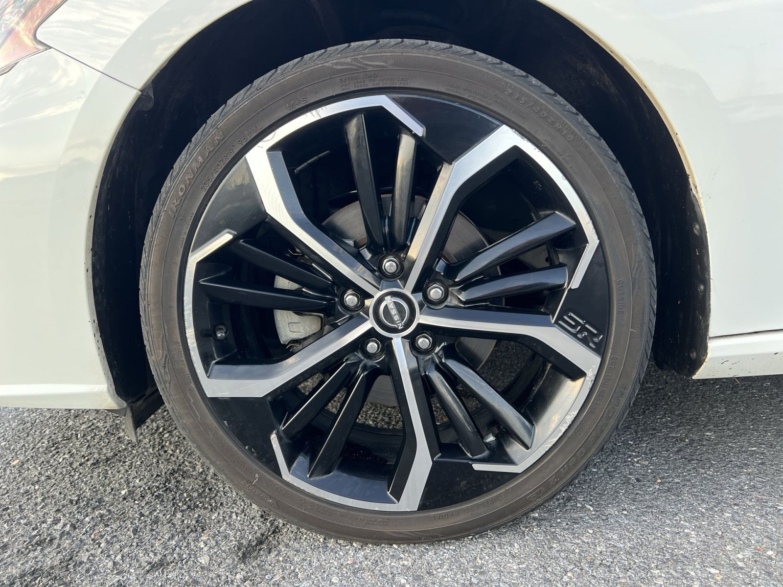 Used 2024 Nissan Altima 2.5 SR FWD image 12