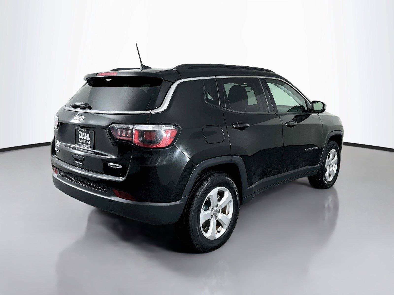 Used 2020 Jeep Compass Latitude w/ Cold Weather Group AWD/4WD image 13