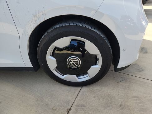 Used 2025 Volkswagen ID. Buzz Pro S image 9