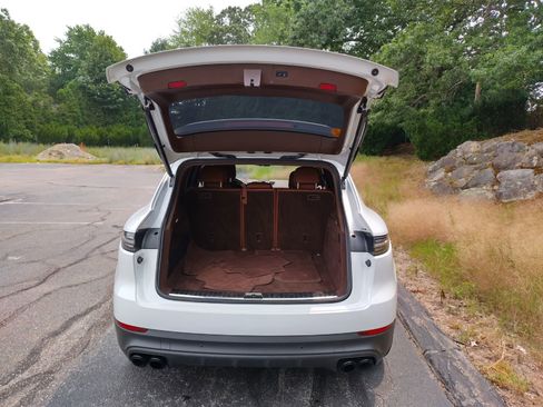 Used 2022 Porsche Cayenne S Platinum image 21