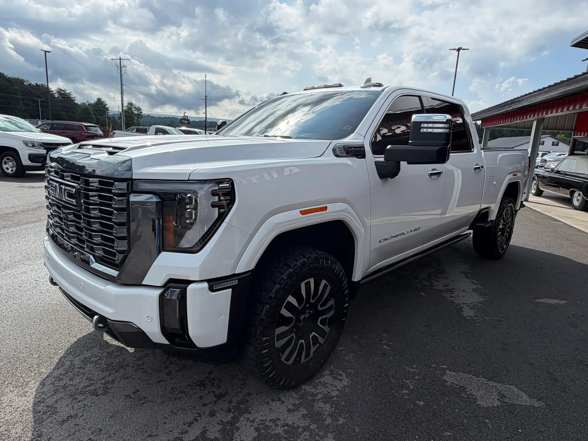 Used 2024 GMC Sierra 2500 Denali Ultimate AWD/4WD image 2
