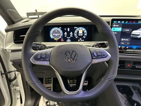 New 2026 Volkswagen Tiguan SE R-Line image 8