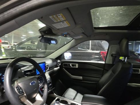 Used 2023 Ford Explorer XLT w/ Equipment Group 202A image 7