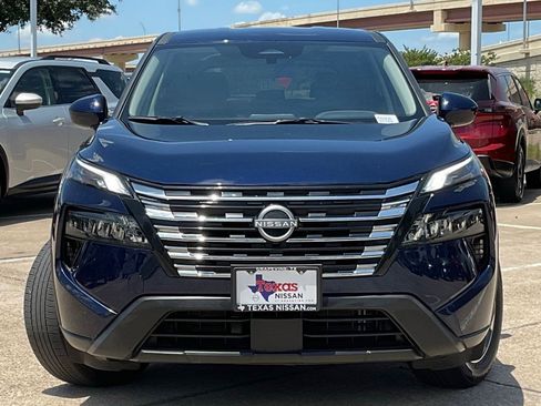 Used 2025 Nissan Rogue SV FWD image 2