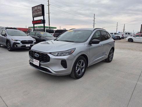 Used 2023 Ford Escape ST-Line image 2
