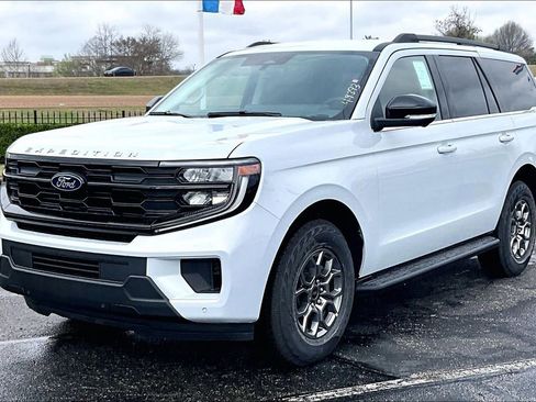 New 2026 Ford Expedition Active image 2