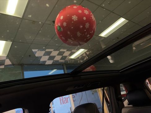 Certified 2022 Volkswagen Tiguan SE R-Line image 20