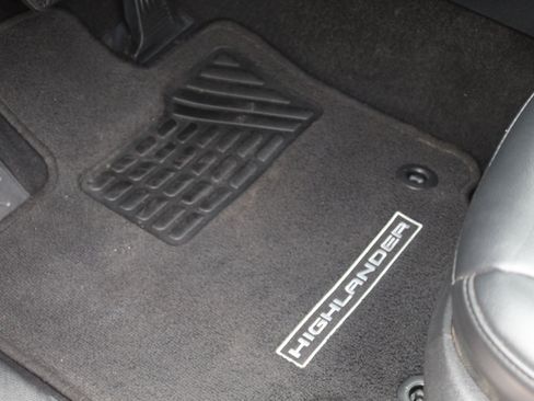 Used 2023 Toyota Highlander XSE FWD image 35