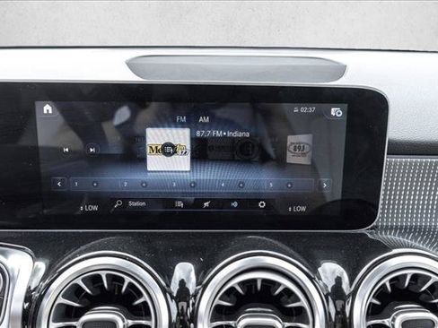 Used 2021 Mercedes-Benz GLB 250 4MATIC image 16