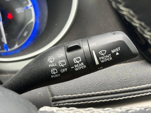 Used 2022 Chrysler Pacifica Touring-L FWD image 32