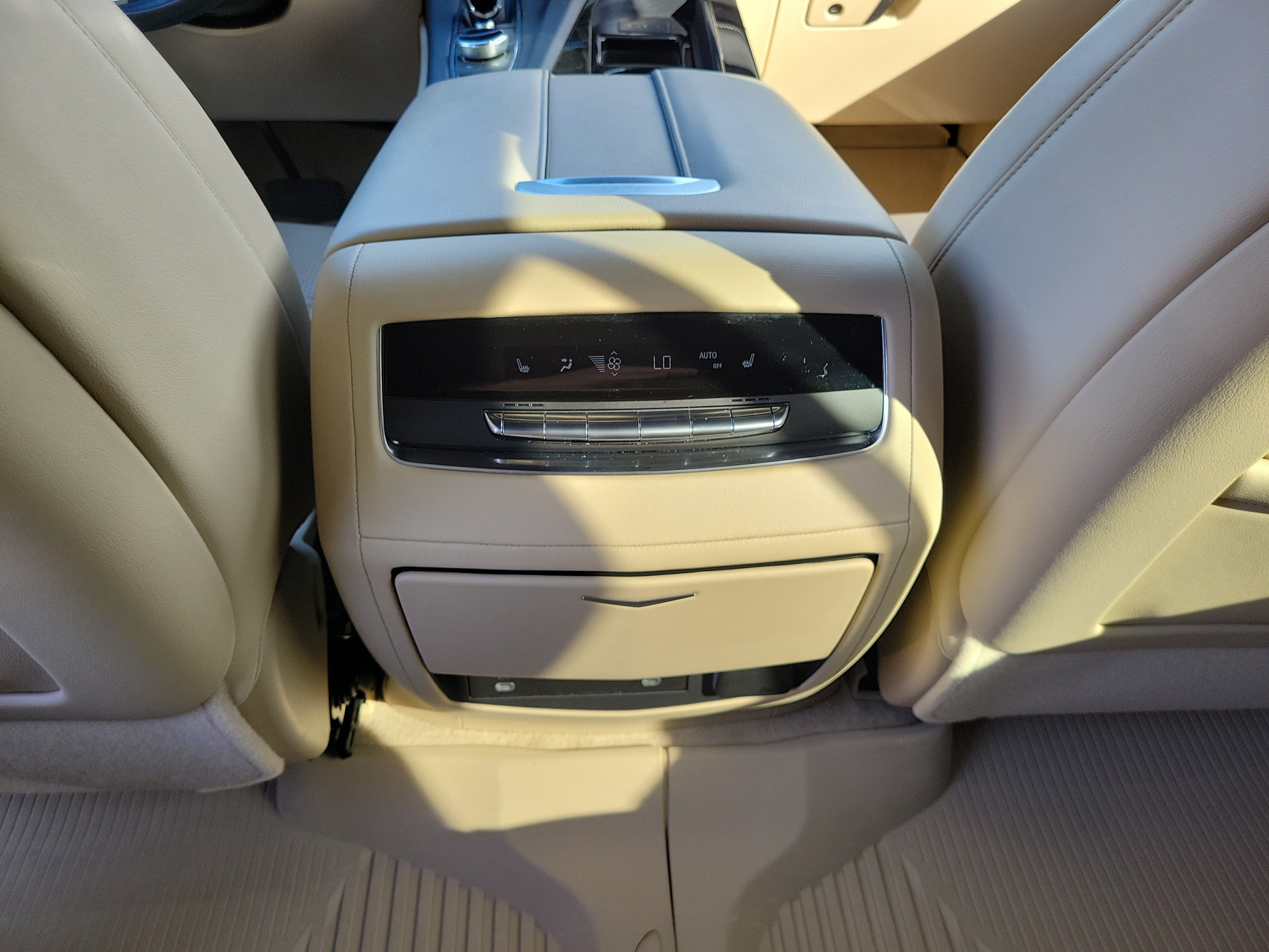 Used 2023 Cadillac Escalade Premium Luxury w/ Performance Package AWD/4WD image 12