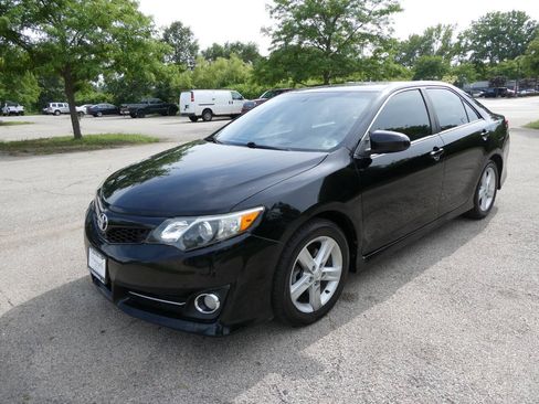 Used 2012 Toyota Camry SE FWD image 1
