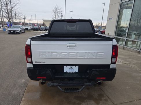 Certified 2025 Honda Ridgeline Black Edition image 4