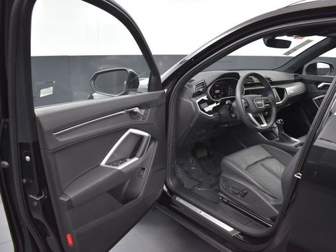 Used 2025 Audi Q3 2.0T Premium AWD/4WD image 5