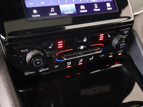 Used 2023 Jeep Grand Cherokee Altitude RWD image 7