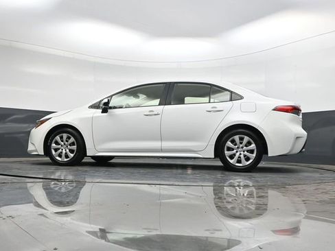 Used 2021 Toyota Corolla LE image 30