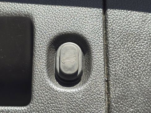 Used 2019 GMC Yukon XL SLT image 17