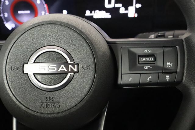 Used 2025 Nissan Kicks SV FWD image 9