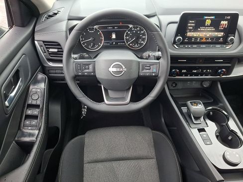 Used 2026 Nissan Rogue SV AWD/4WD image 2