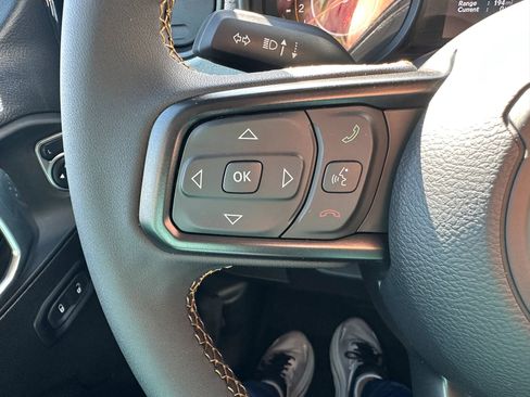 Used 2025 Jeep Wrangler Sport image 15