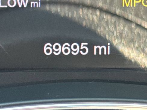Used 2018 Jeep Grand Cherokee Altitude AWD/4WD image 19