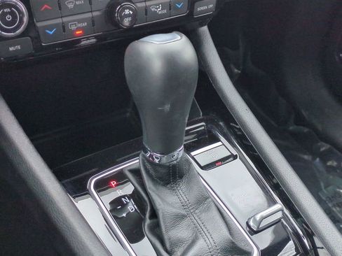 Used 2025 Jeep Compass Limited image 15