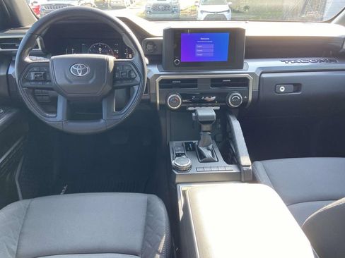 Used 2025 Toyota Tacoma SR5 AWD/4WD image 11
