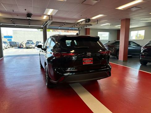 Certified 2024 Toyota Highlander XLE AWD/4WD image 5