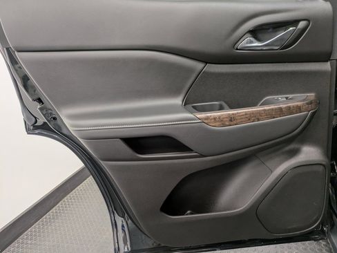 Used 2023 GMC Acadia Denali w/ Black Diamond Edition image 21