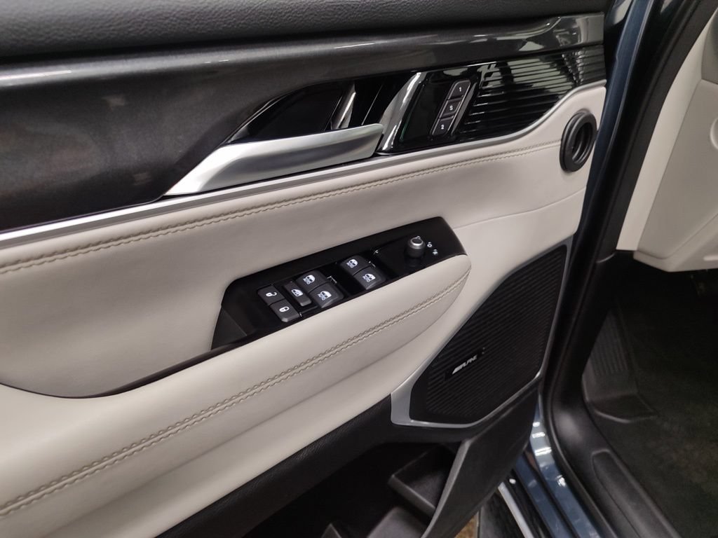 Used 2023 Jeep Wagoneer 4WD w/ Premium Group I image 11