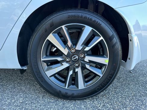 New 2025 Nissan Versa SV w/ Trunk Package image 19