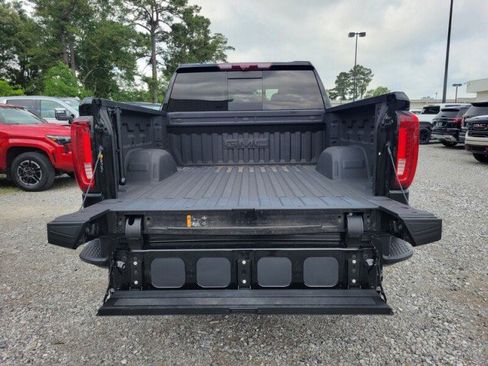Used 2025 GMC Sierra 1500 AT4 w/ AT4 Premium Package AWD/4WD image 7