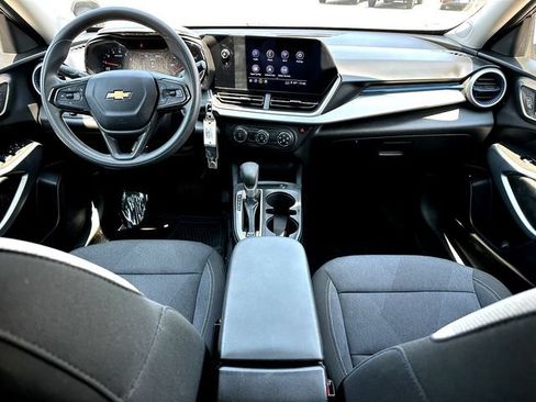 Used 2024 Chevrolet Trax LS FWD image 27